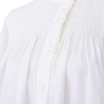 Gesmokte Bluse "Sydney" mit Muschelkante, Stehkragen in weiß